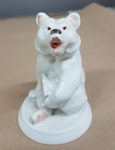 27067773a - Porzellanfigur, Meissen, 2. Hälfte, 20. Jh., Entwurf Erich Oehme, sitzender Eisbär, ...