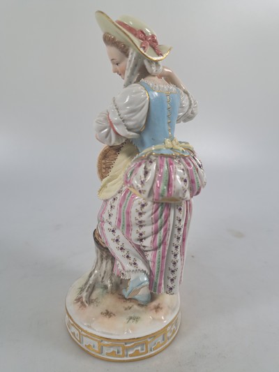 27067776c - Porzellanfigur, Meissen, um 1880/90, Entwurf Michel Victor Acier, Winzerin mit Weinfass, ...