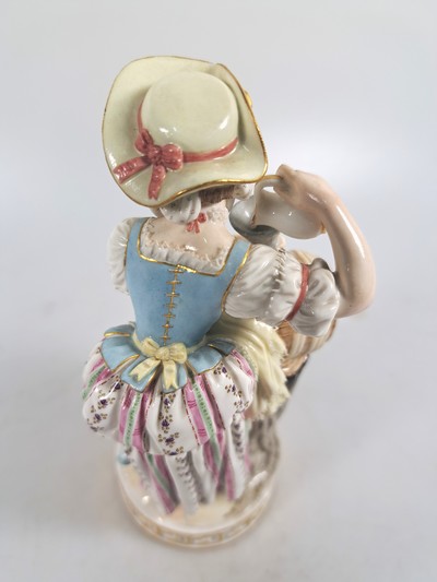27067776e - Porzellanfigur, Meissen, um 1880/90, Entwurf Michel Victor Acier, Winzerin mit Weinfass, ...