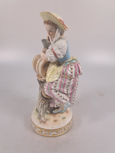 27067776g - Porzellanfigur, Meissen, um 1880/90, Entwurf Michel Victor Acier, Winzerin mit Weinfass, ...