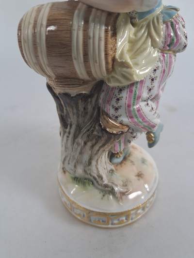 27067776j - Porzellanfigur, Meissen, um 1880/90, Entwurf Michel Victor Acier, Winzerin mit Weinfass, ...