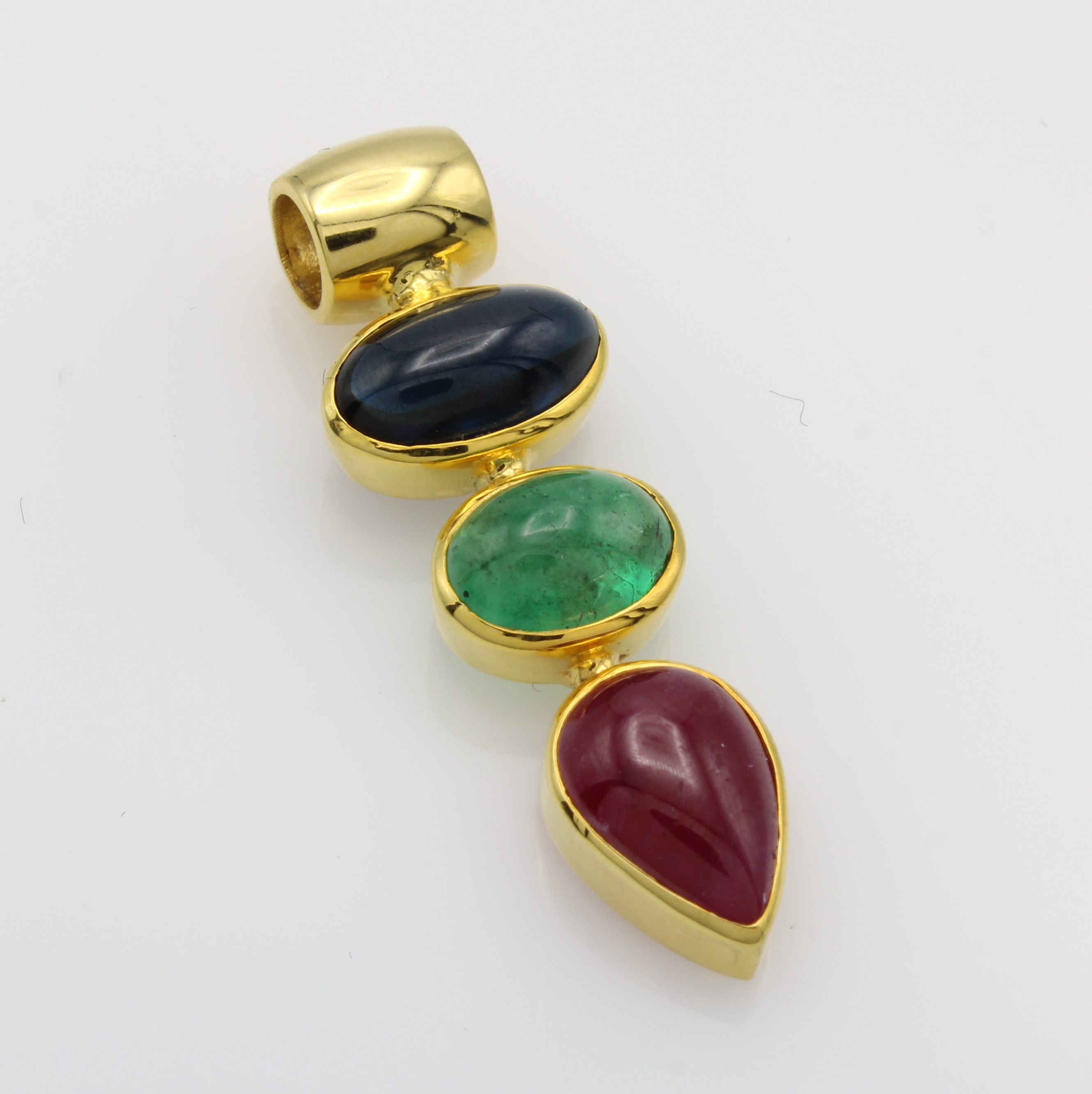 Image 27067826 - Anhänger mit Rubin, Smaragd und Saphir, GG 585/000, 3 Farbsteincabochons in versch. ...