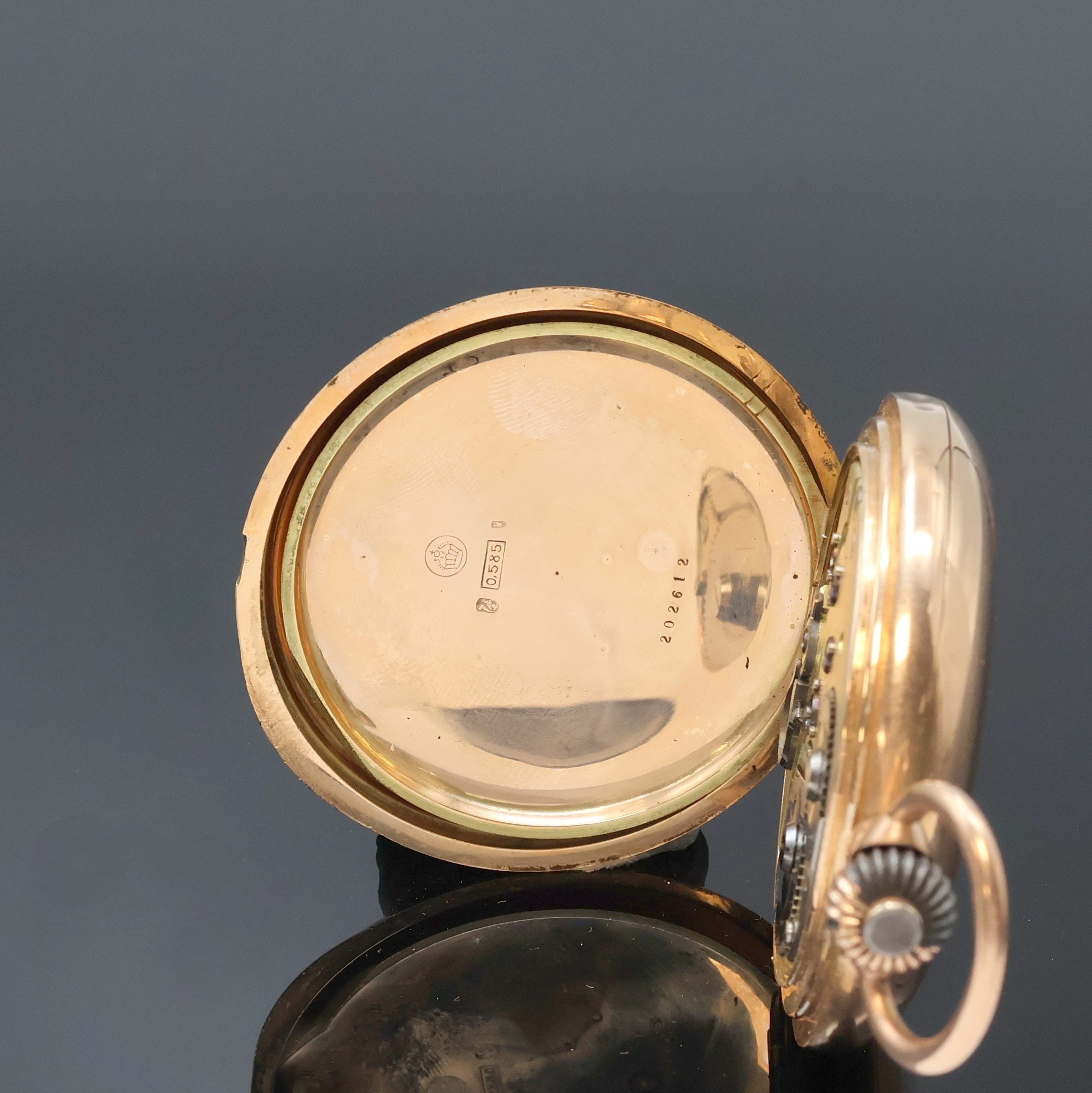 Detail f: IWC Herrensavonette in RG 585/000 mit Kaliber 53, Schweiz um 1898, guill. 3-Deckel Goldgeh. dell., Sprungdeckel m. Monogrammspiegel, Emailzifferbl. ...