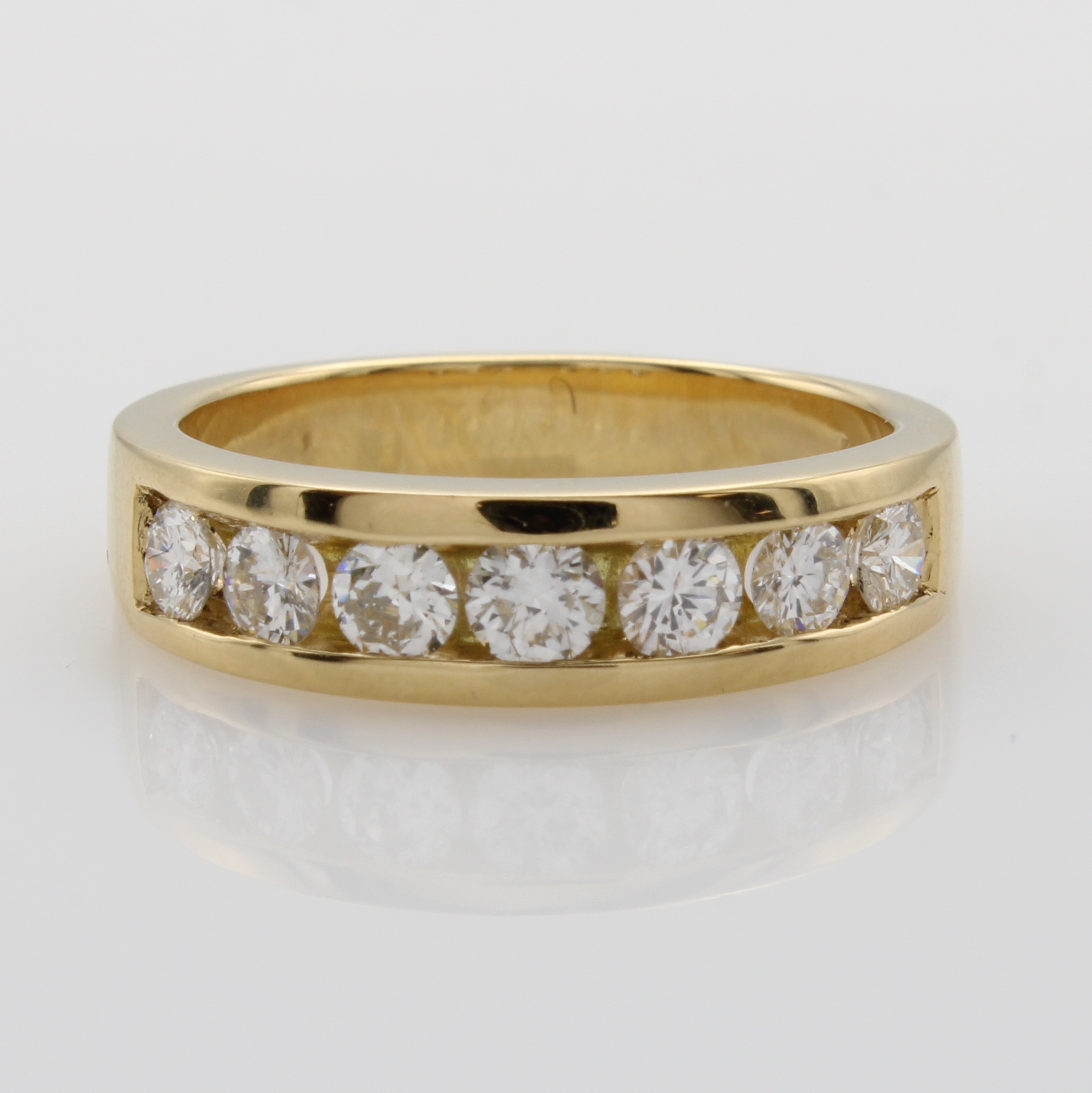 Image 27067992 - Ring mit Brillanten, GG 750/000, 7 Brill. in Kanalfassung zus. ca. 0.72 ct Weiß/si, RW ...