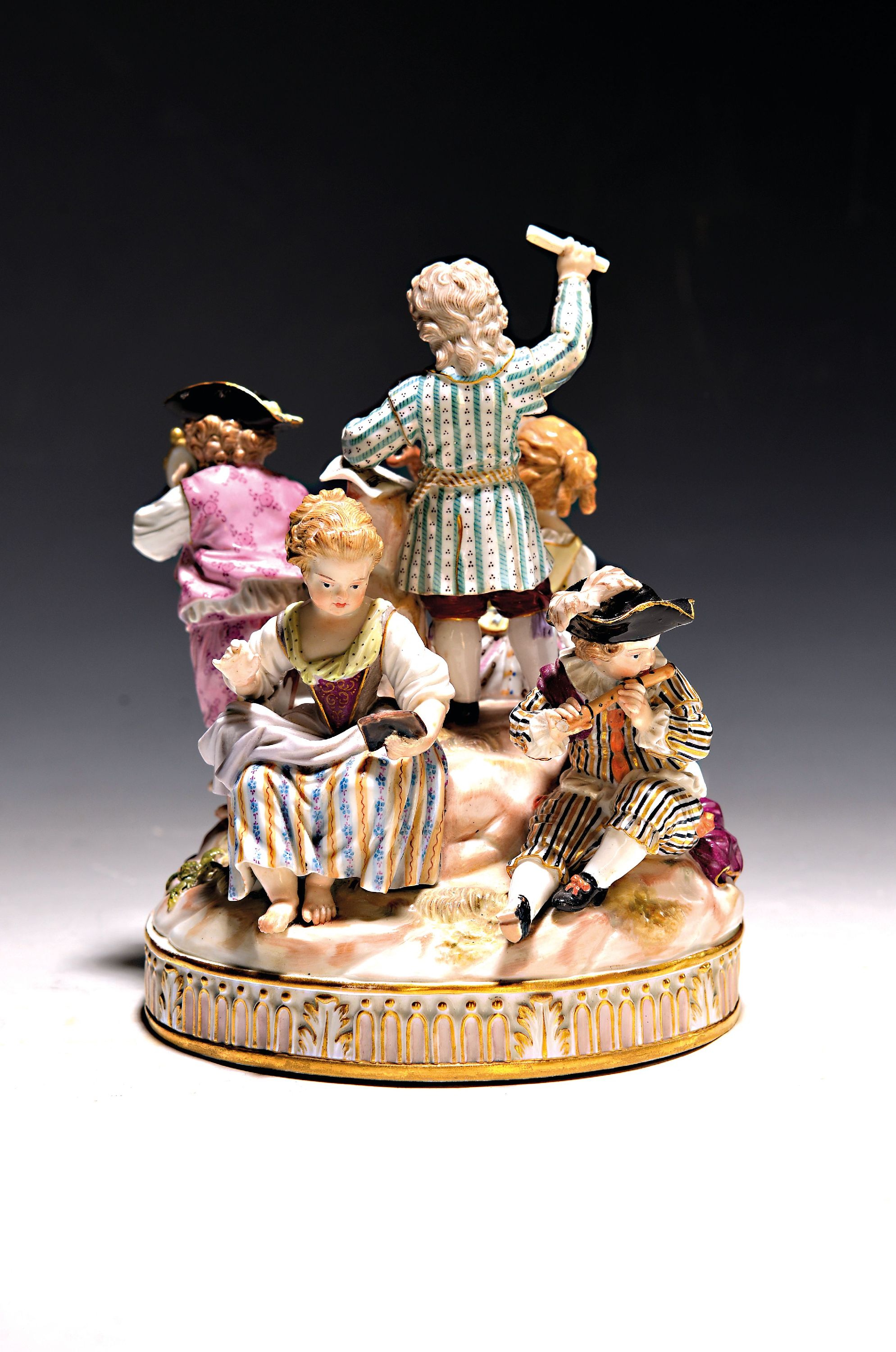 Detail a: Porzellangruppe, Meissen, um 1850- 1924, Entwurf Michel Victor Acier, fünf musizierende Kinder, polychrom bemalt, Goldstaffage, rest. und min. ...