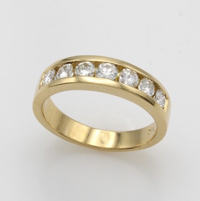 27067992a - Ring mit Brillanten, GG 750/000, 7 Brill. in Kanalfassung zus. ca. 0.72 ct Weiß/si, RW ...