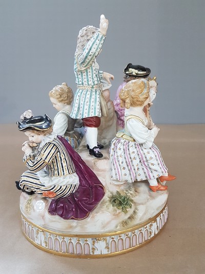 27067994e - Porzellangruppe, Meissen, um 1850- 1924, Entwurf Michel Victor Acier, fünf musizierende ...