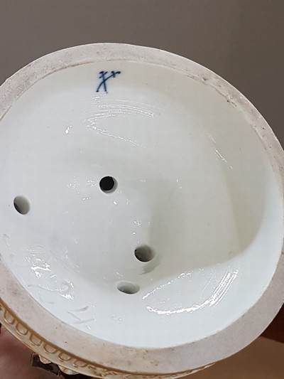 27067994j - Porzellangruppe, Meissen, um 1850- 1924, Entwurf Michel Victor Acier, fünf musizierende ...