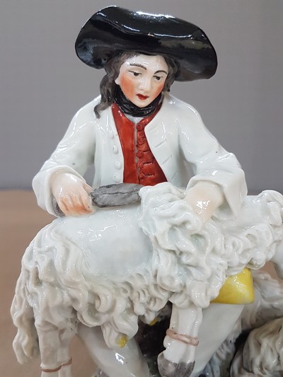 27068072f - Porzellangruppe, Frankenthal, Entwurf Adam Bauer 1773, Schäfer/Schafscherer mit drei ...