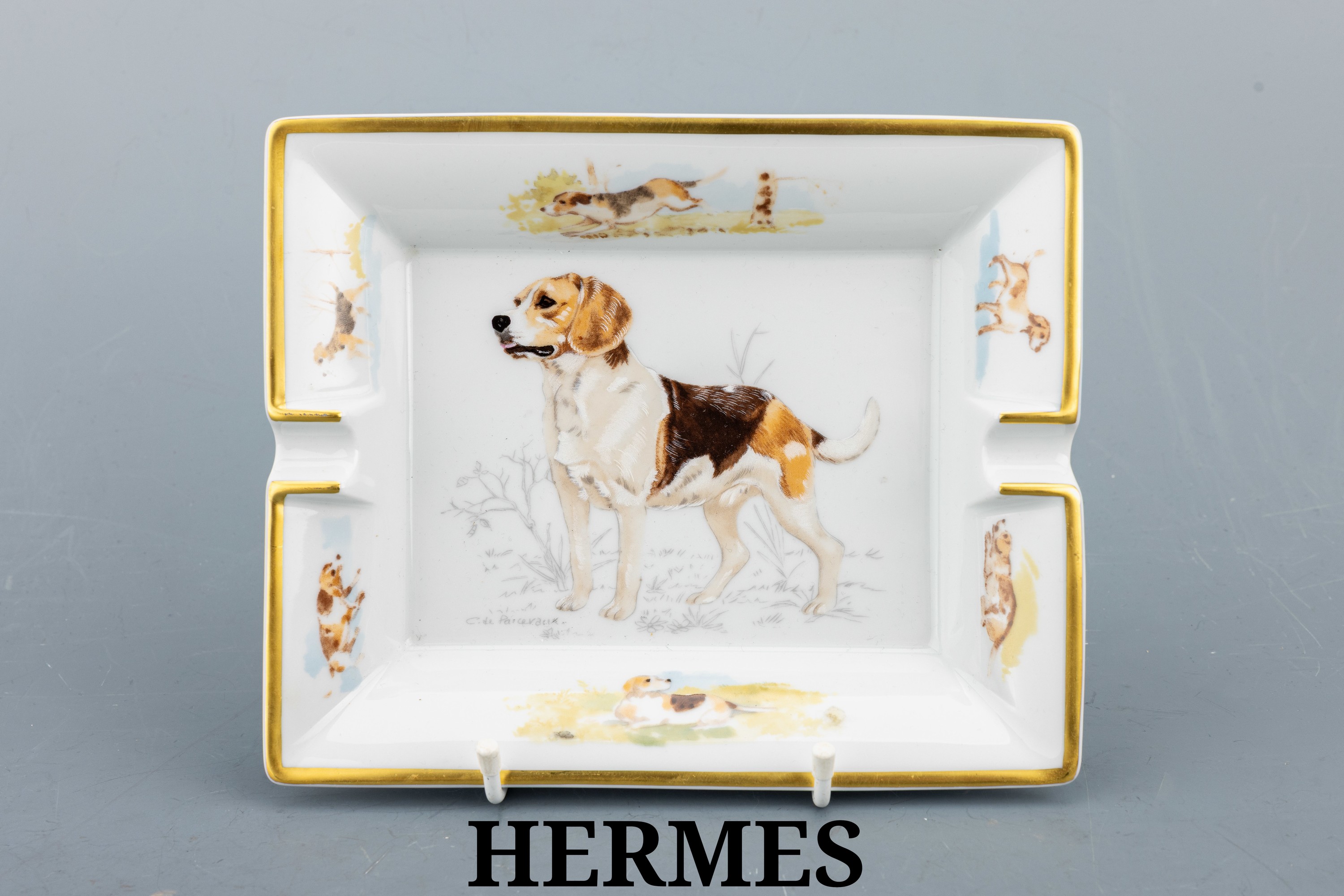 Image 27068110 - HERMES Aschenbecher, Porzellan, weißer Fond, Darstellung eines Beagles, Rand mit ...