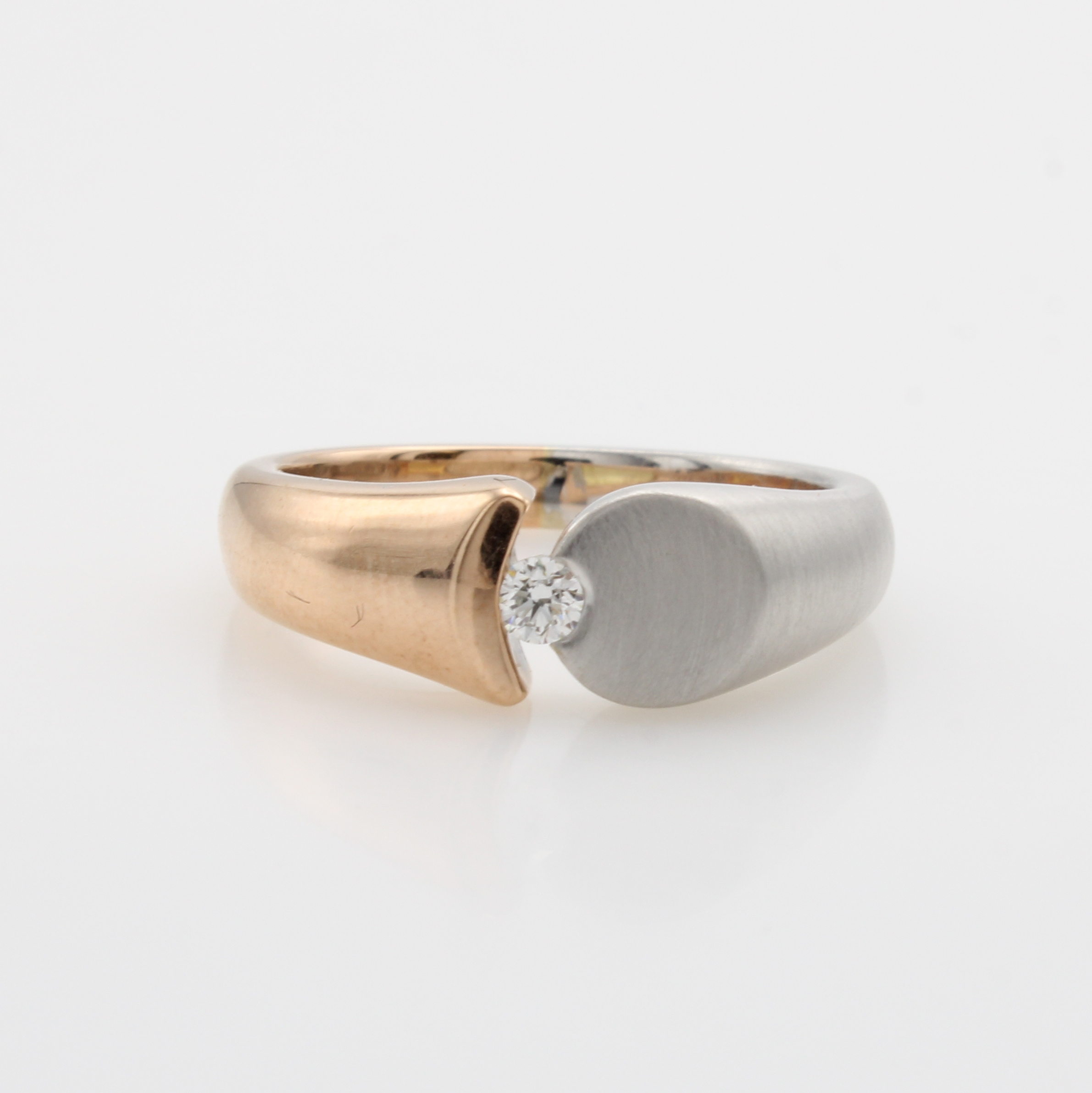 Image 27068113 - Ring mit Brillant, RG/WG 585/000, z.T. matt.Brill. mittig gef. ca. 0.06 ct Weiß/si, RW ...