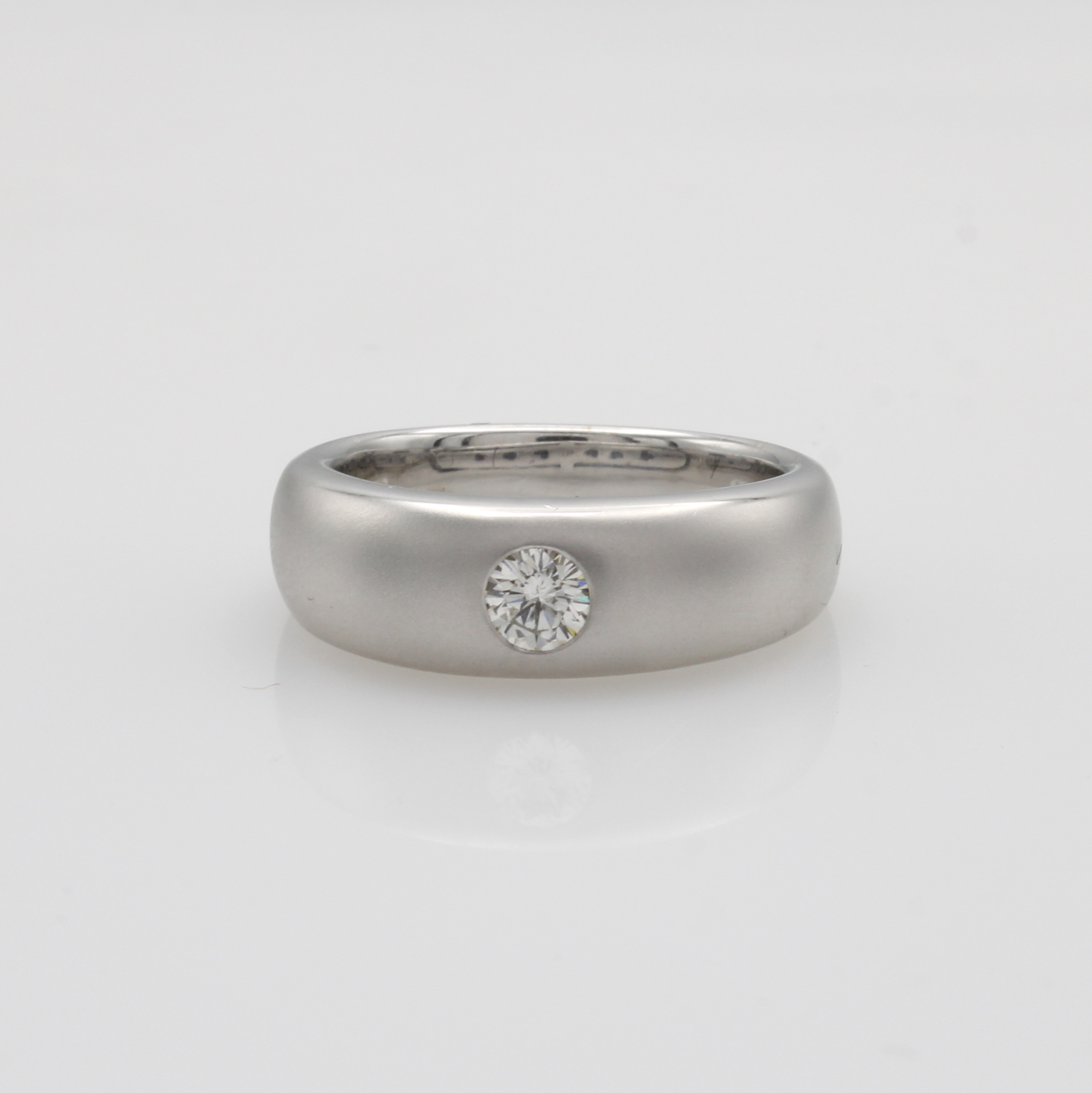 Image 27068130 - Ring mit Brillant, WG 585/000, z. T. matt., Brill. ca. 0.25 ct Weiß/si, RW ca. 55 ...
