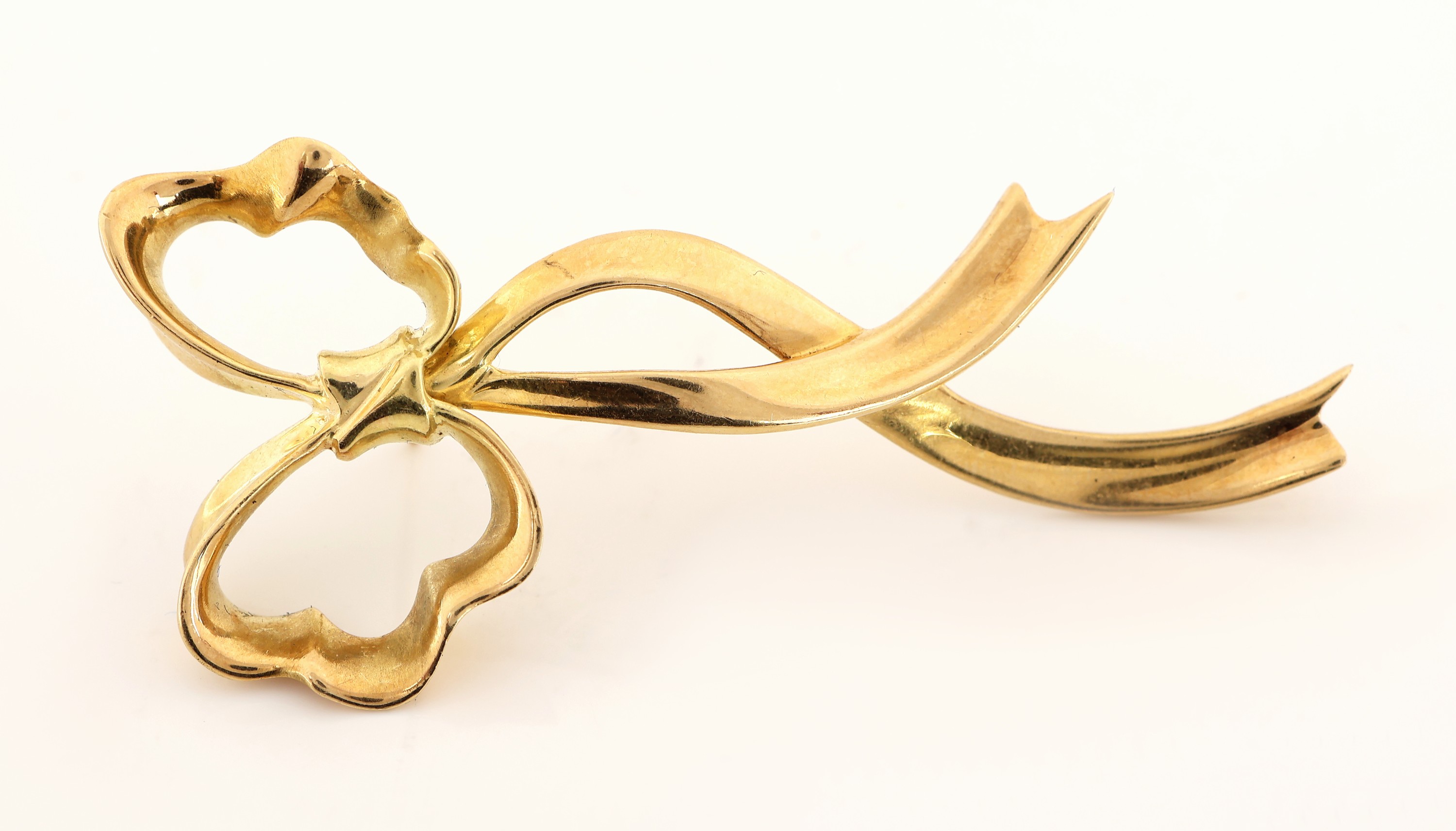 Detail b: Paar 18 kt Gold TIFFANY & CO Ohrstecker, GG750/000, plastisch gearbeitetes Schleifenmotiv, Entwurf 1985, L. ca 6 cm, ca. 20.4 g, sign., Brisuren ...
