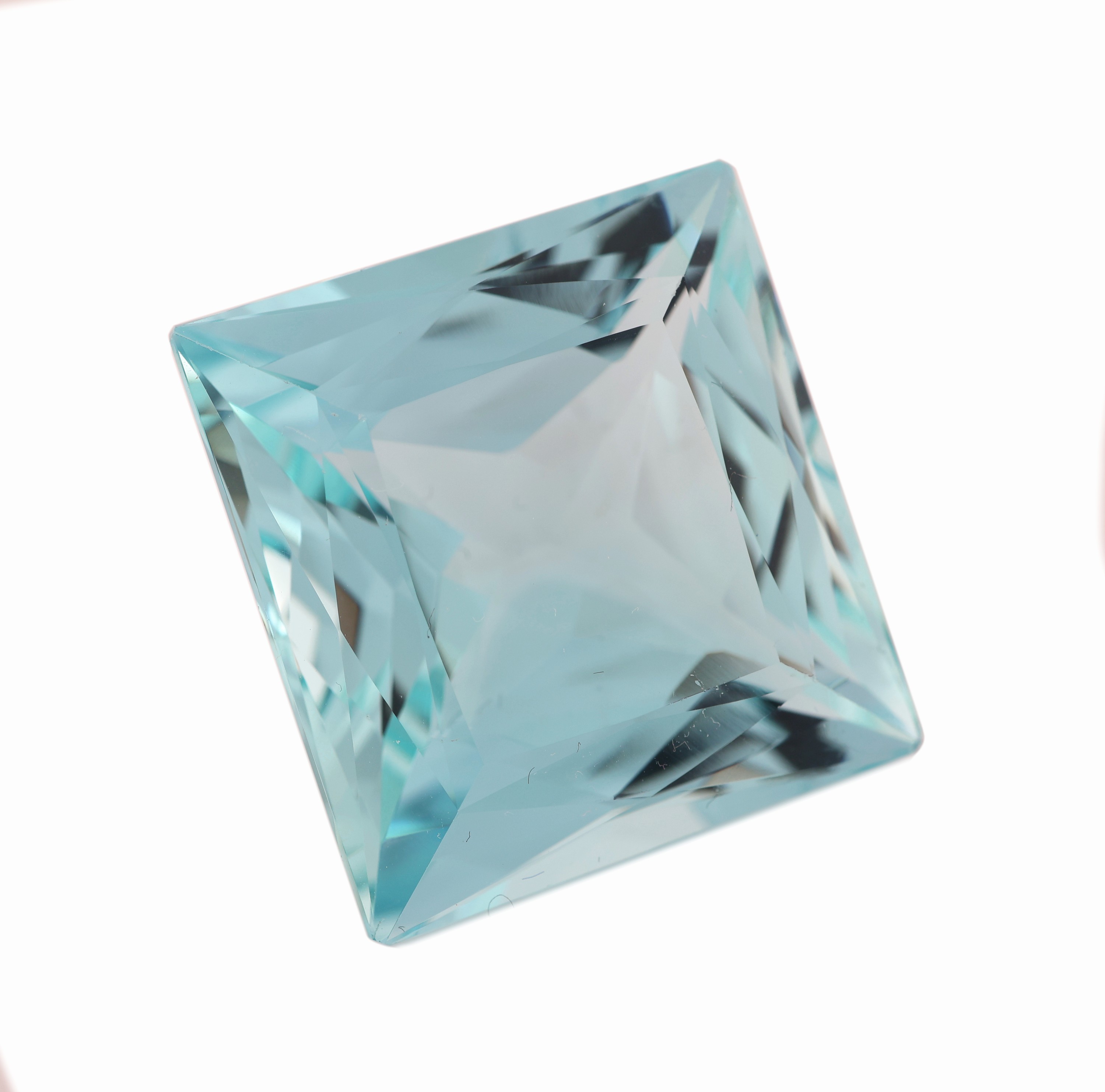 Detail a: Loser Aquamarin, ca. 36.79 ct, ca. 21.52 x 20.37 x 12.43 mm