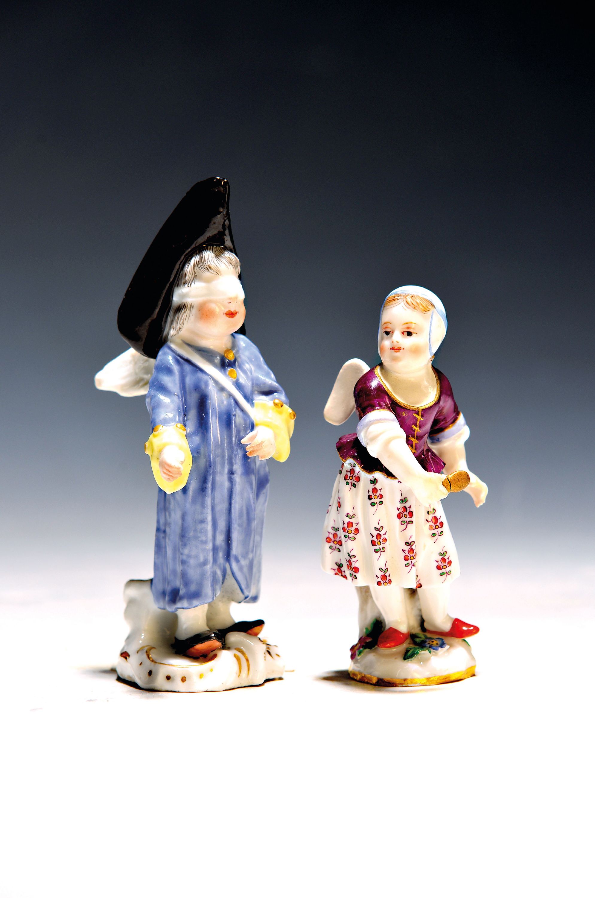 Image 27068175 - 2 Amoretten, um 1850-1924, a. Meissen: verkleidete Amorette, polychrom bemalt, ...