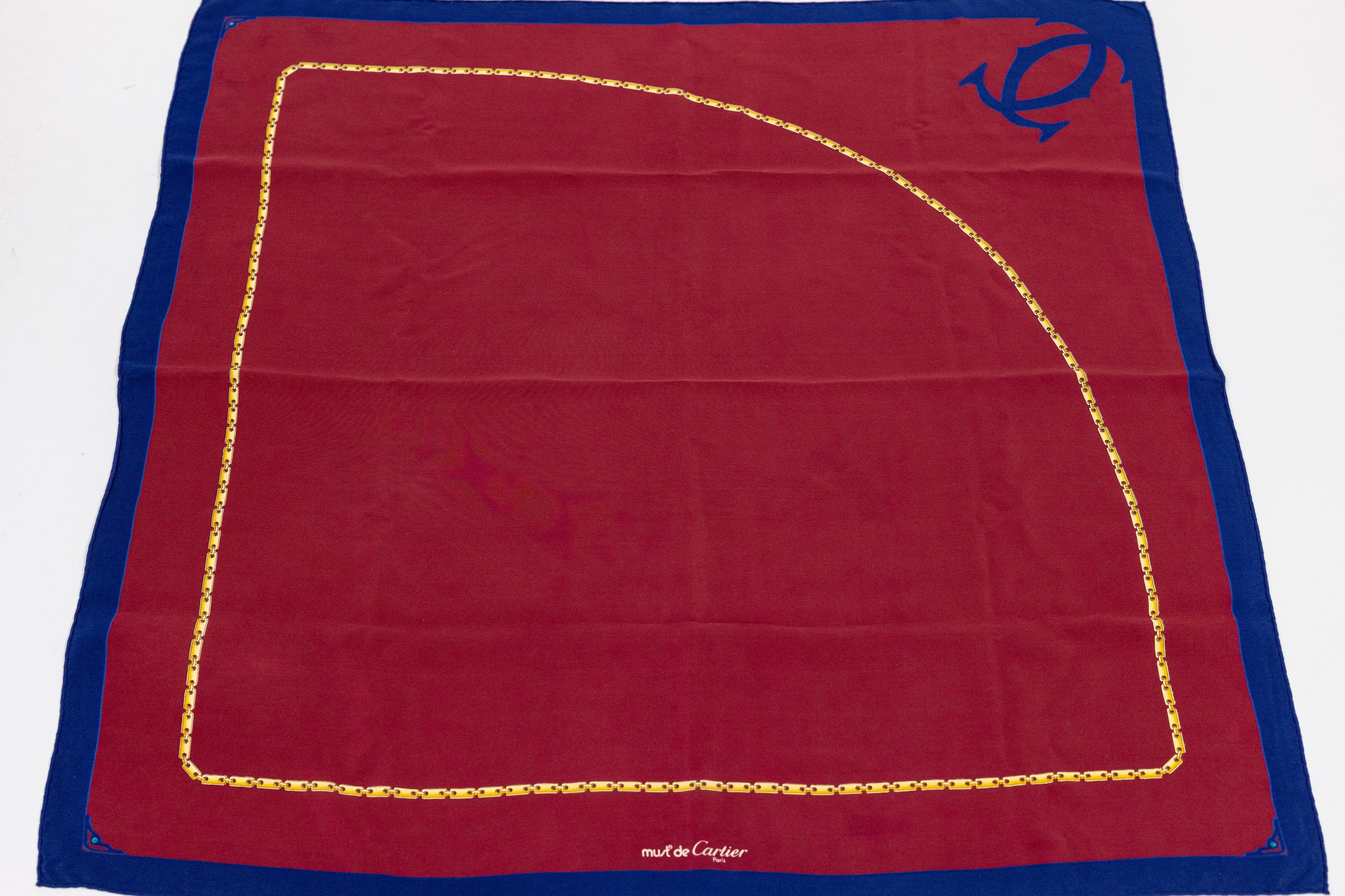 Image 27068181 - MUST DE CARTIER silk carree , bordeauxred ground with dark blue edge, Doppel-C ...