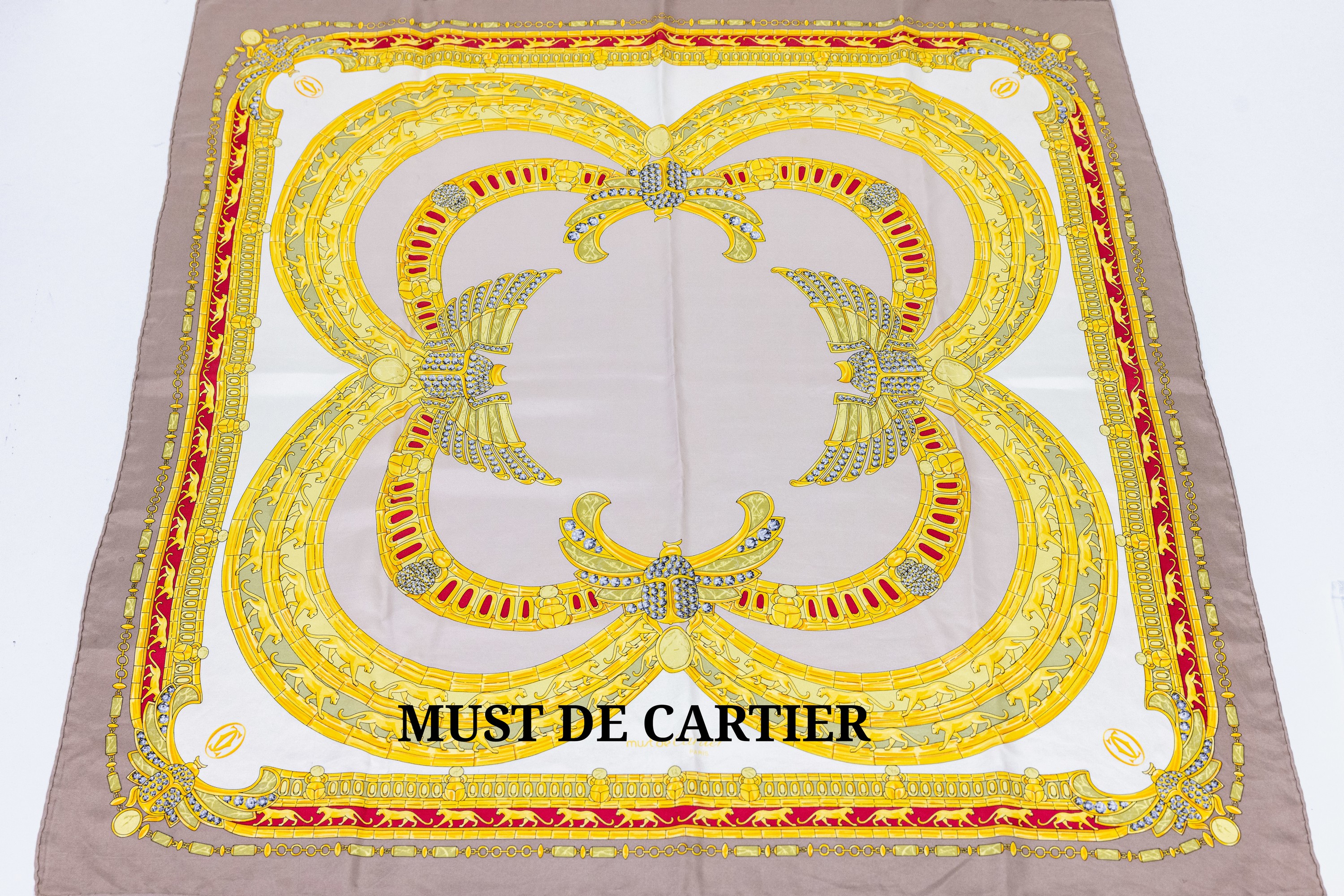 Image 27068182 - MUST DE CARTIER Seidentuch, typ. Schmuck- und Juwelenmotiv, Goldketten Collier und ...