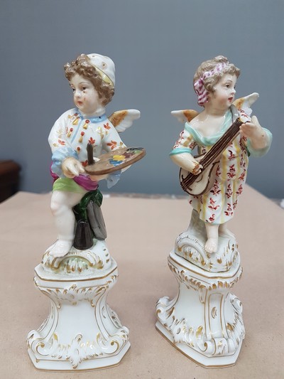 Image 27068105a - Paar Porzellanfiguren, KPM Berlin, um 1900, verkleidete Amoretten Musikant und Maler, ...