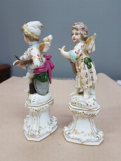 Image 27068105b - Paar Porzellanfiguren, KPM Berlin, um 1900, verkleidete Amoretten Musikant und Maler, ...