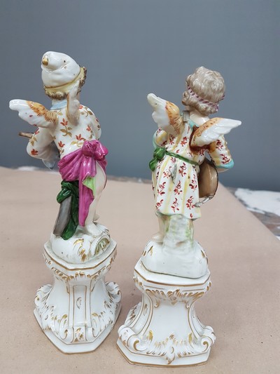 Image 27068105c - Paar Porzellanfiguren, KPM Berlin, um 1900, verkleidete Amoretten Musikant und Maler, ...