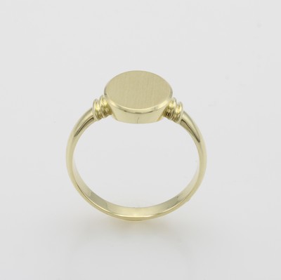 27068124a - Ring, GG 585/000, ovale Gravurplatte frei, RW ca. 57 Schätzpreis: 2500, - EUR
