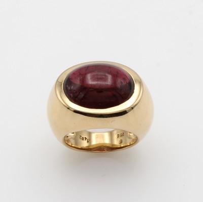27068128a - Ring mit Granat, GG 750/000, ovaler Granatcabochon in glatter Fassung, RW ca. 56 ...