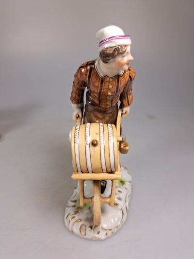 27068129i - Zwei Porzellanfiguren 18./19. Jh., a. Essigverkäufer, nach Meissener Vorbild, 13.5 cm, ...