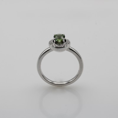 27068159a - Ring mit Peridot und Brillanten, WG 750/000,Peridot in Krappenfassung umgeben v. Brill. ...