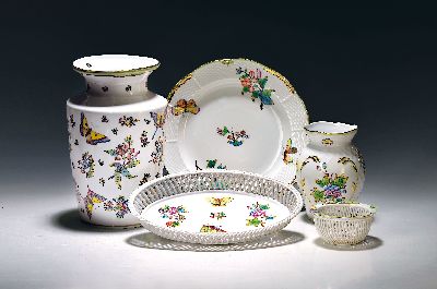 Image 5 Teile Viktoria, Herend, 20. Jh., 2 Vasen H. ca. 15-26cm; Teller D. 25 cm, ovale ...