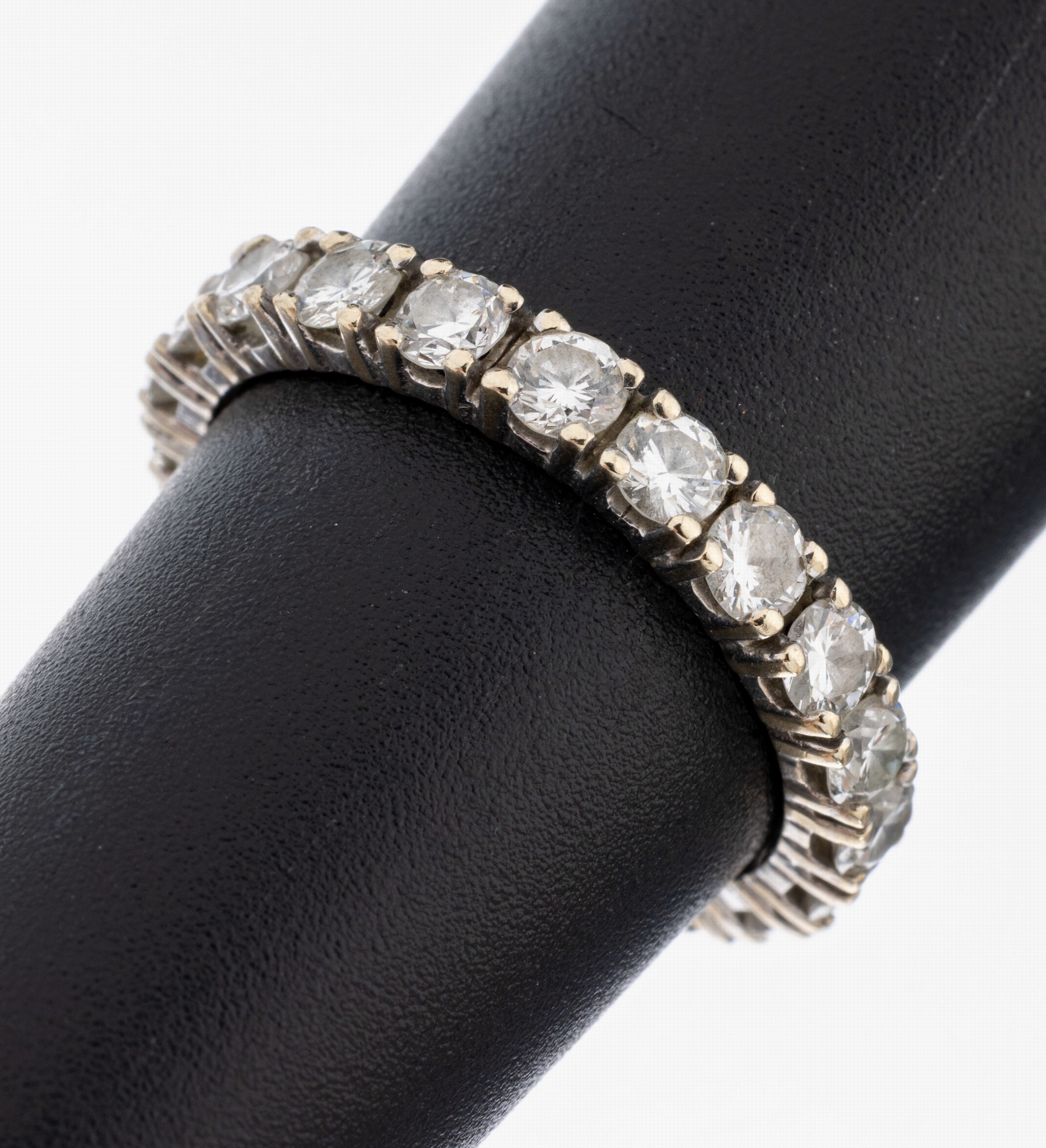 Image 27068396 - 14 kt Gold Brillant-Memoryring, WG 585/000,Brillanten zus. ca. 1.70 ct Weiß/vs-si, RW ...