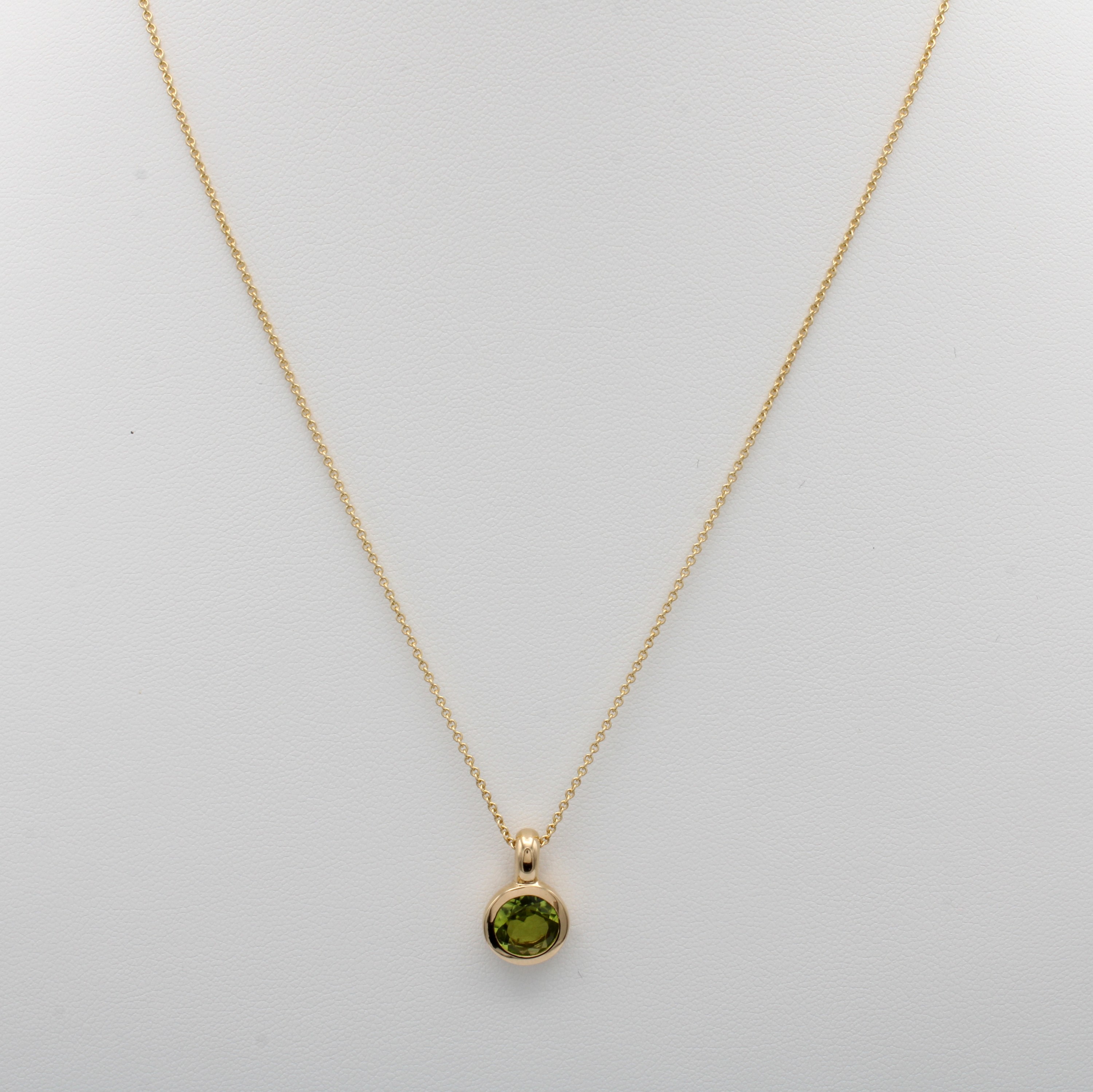Image 27068424 - Anhänger mit Peridot an Kette, GG 750/000, Peridot in glatter Fassung, in L. ca. 42 u. ...