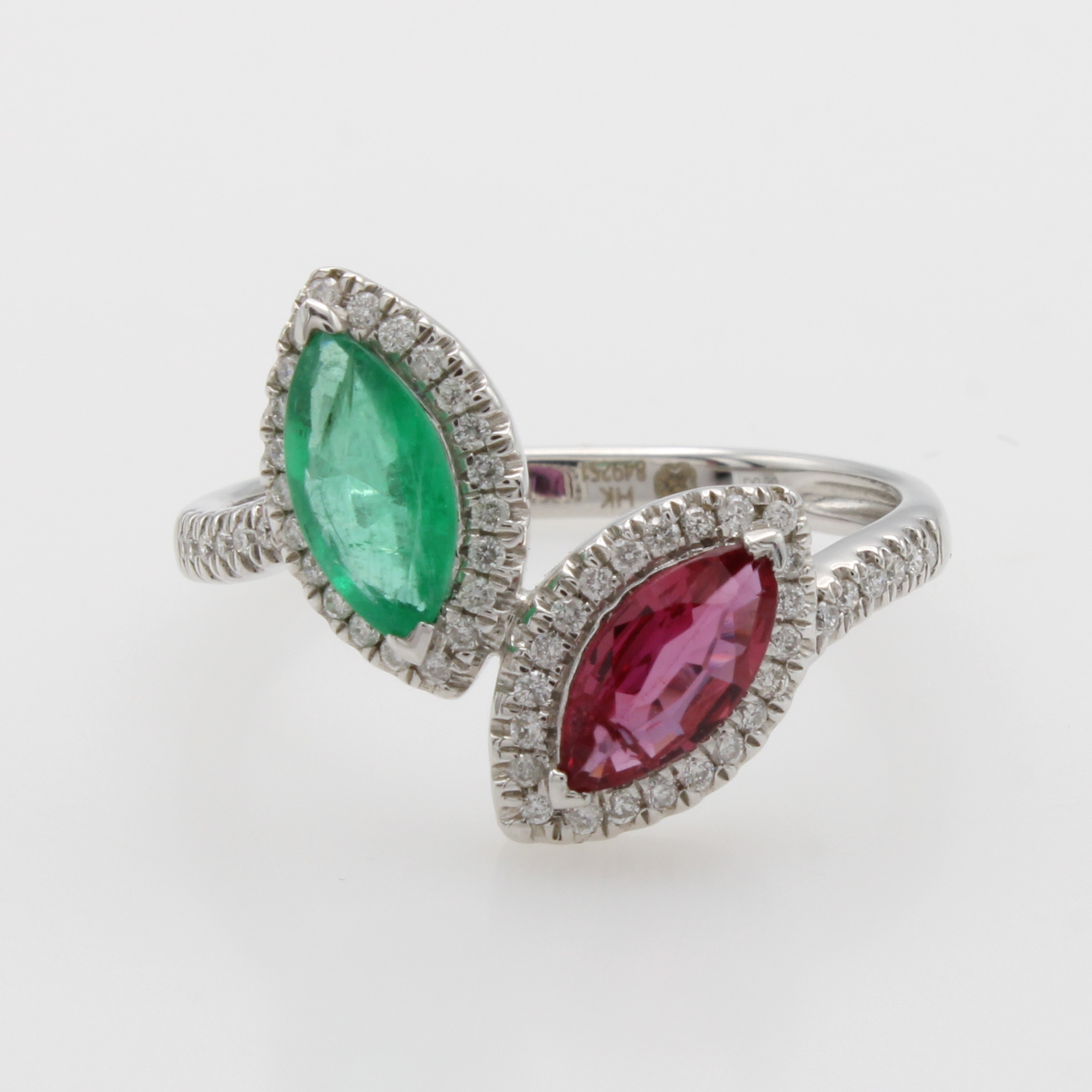 Image 27068425 - Ring mit Farbsteinen und Brillanten, WG 750/000, Rubin ca. 0.50 ct, Smaragd ca. 0.40 ct, ...