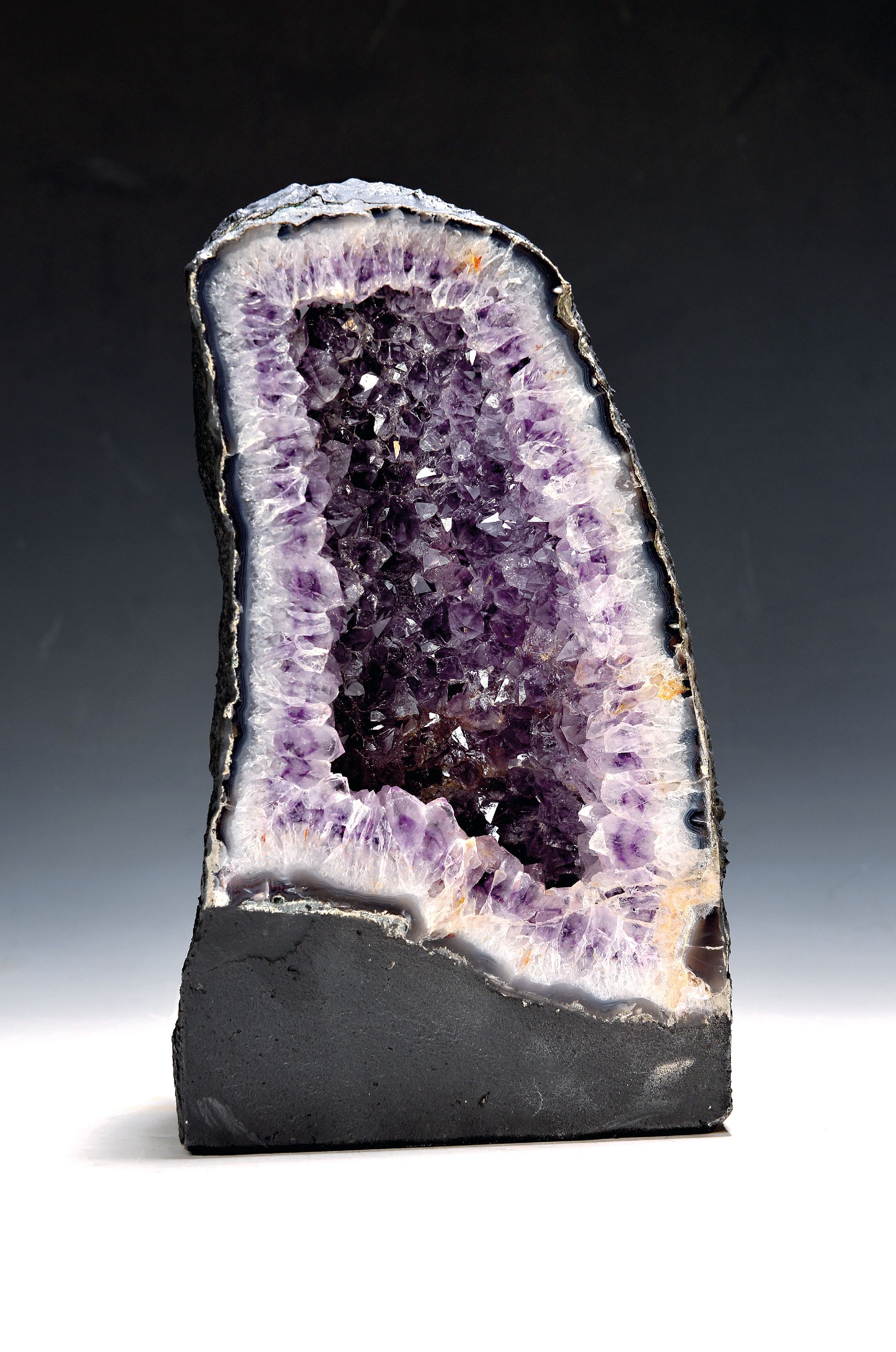 Große Amethystdruse, Uruguay, 10.811 kg, beeindruckende natürliche Amethyst-Kathedrale , 32.5x19x14 cm, durch ihre hohe und massive Qualität, ...