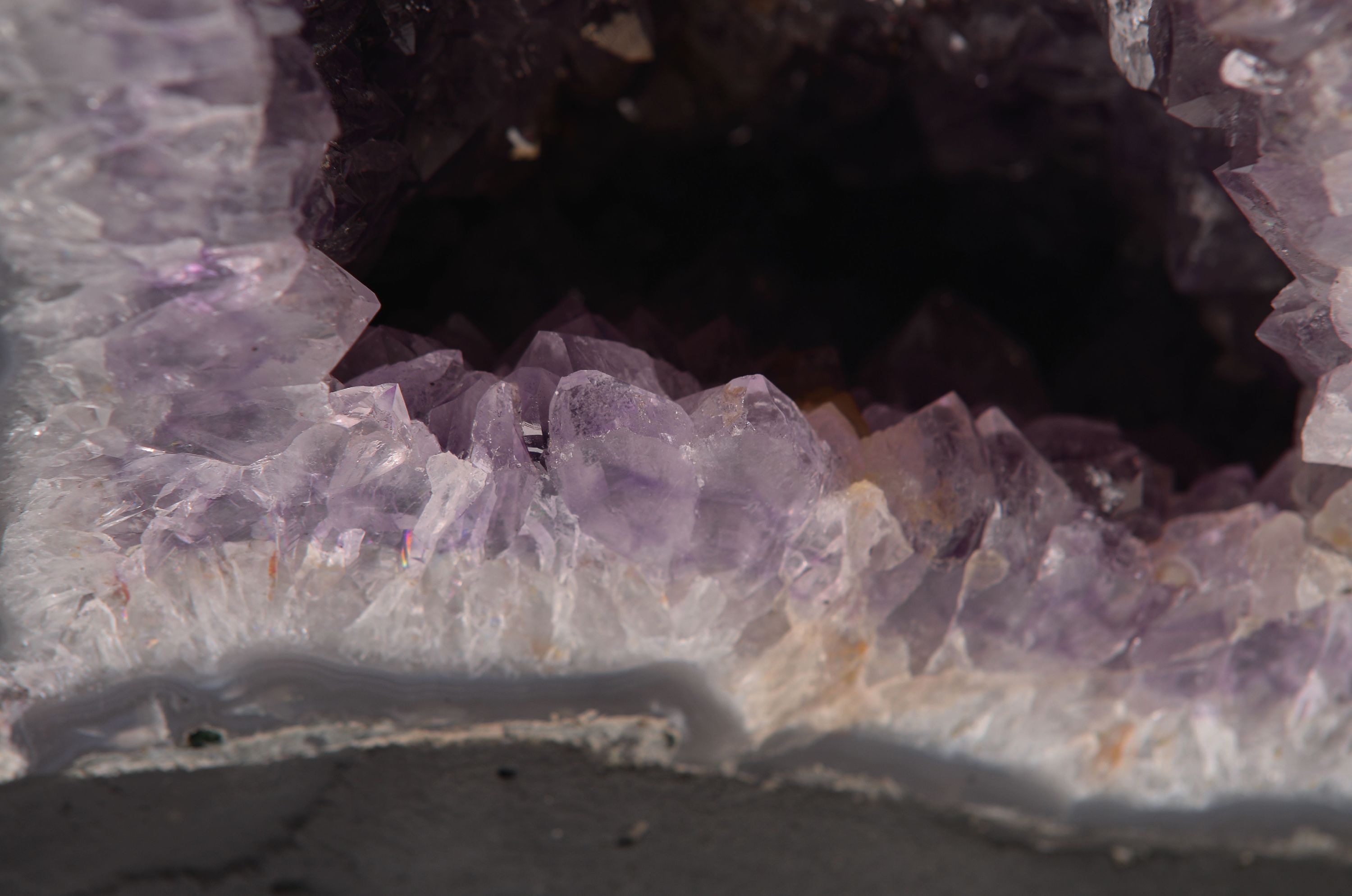 Detail a: Große Amethystdruse, Uruguay, 10.811 kg, beeindruckende natürliche Amethyst-Kathedrale , 32.5x19x14 cm, durch ihre hohe und massive Qualität, ...