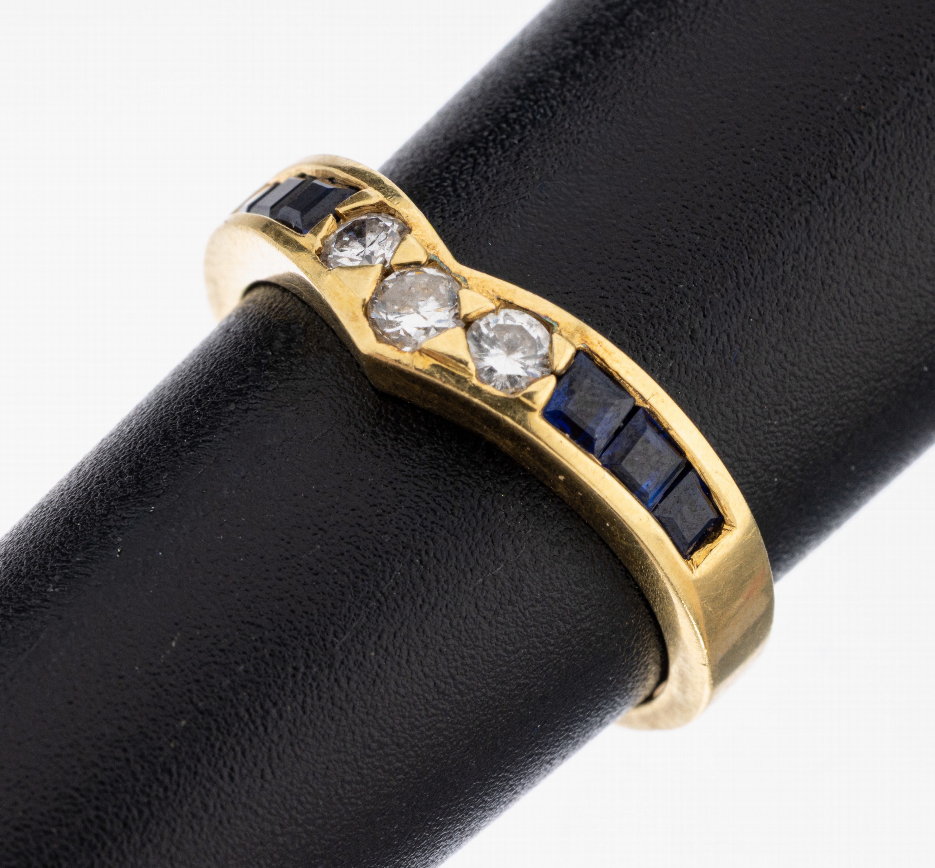 Image 27068436 - 18 kt Gold Brillant-Saphir-Ring, GG 750/000, 3 Brillanten zus. ca. 0.18 ct Weiß/si, 6 ...