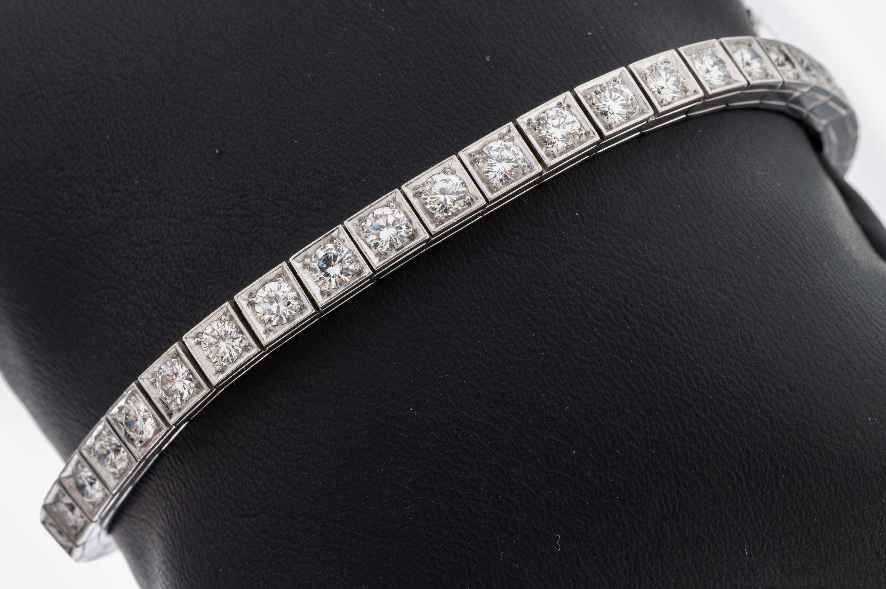 Image 27068437 - 18 kt gold brilliant-bracelet , WG 750/000, 37 brilliants total approx. 5.50 ct Top ...