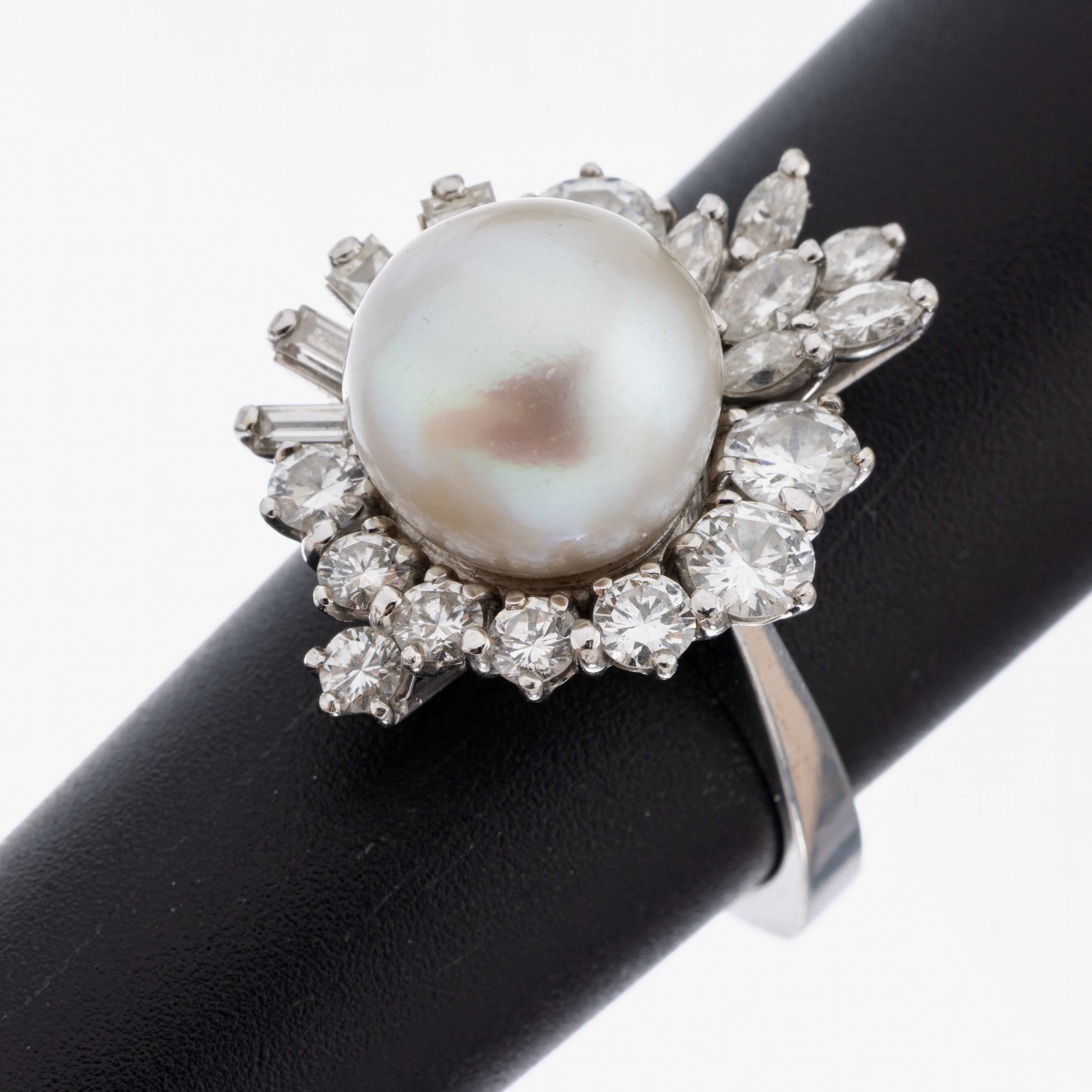 Image 27068443 - 14 kt Gold Perl-Diamant-Ring, WG 585/000, mittig Zuchtperle, D. ca. 11.1 mm, 9 ...