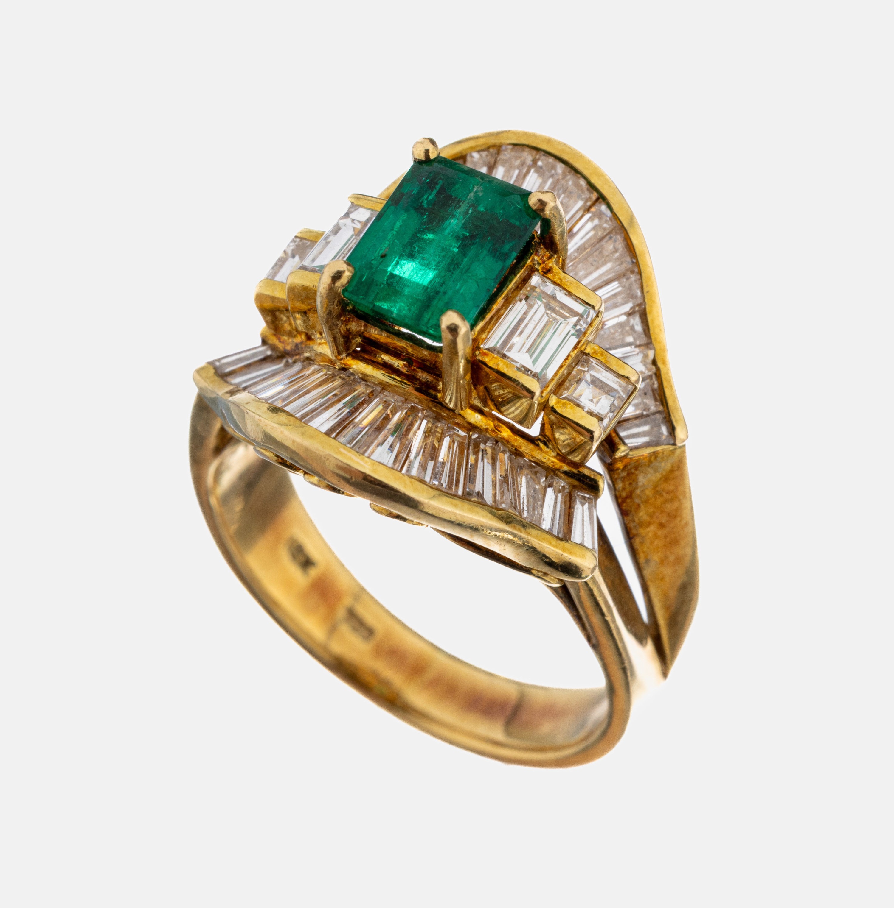 Image 27068458 - 18 kt Gold Smaragd-Diamant-Ring, GG 750/000, geschwungenes Design, Smaragd im Emerald ...