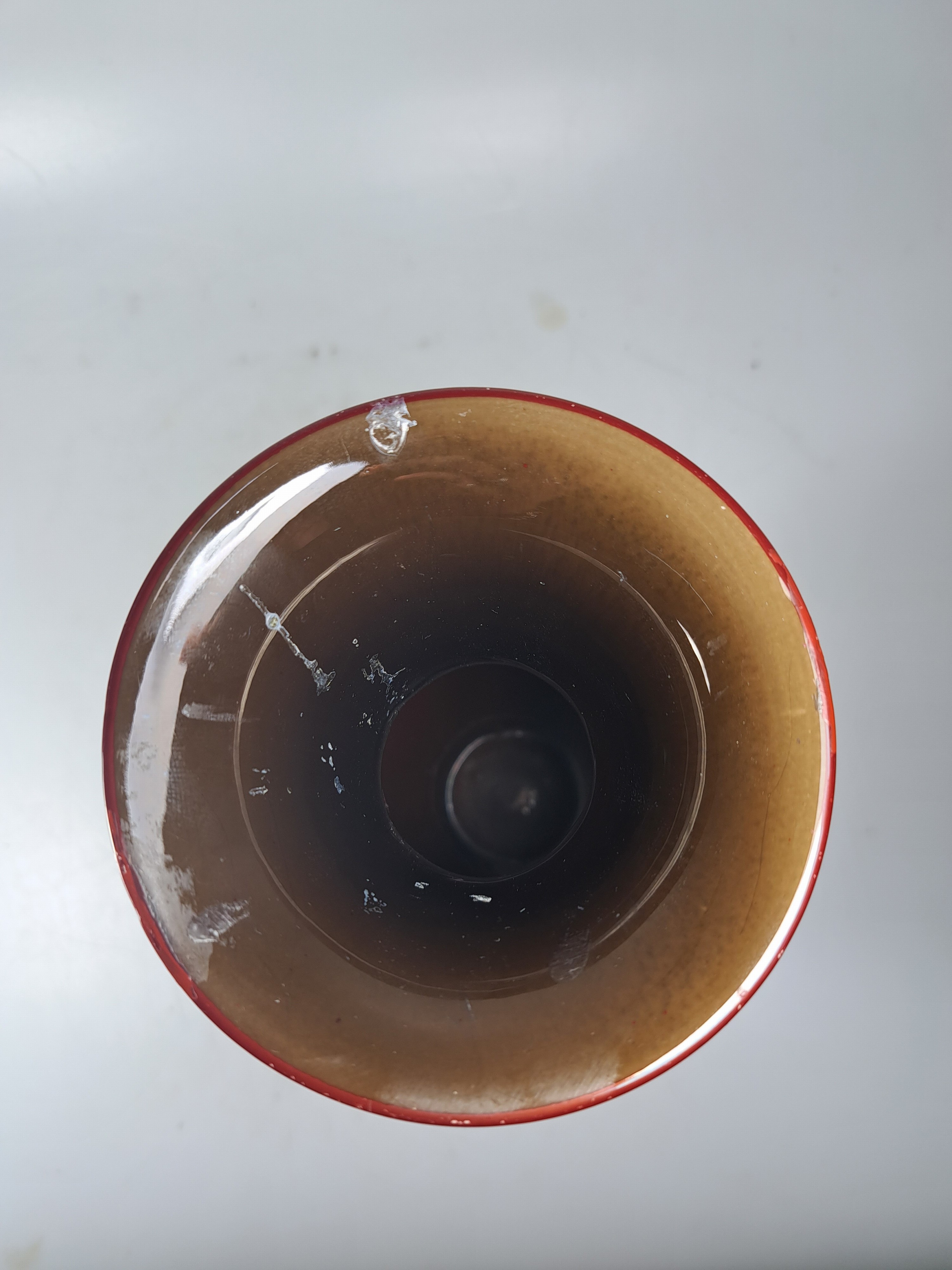 Detail k: Vase und Übertopf, Zsolnay, Ungarn, Keramik, braungrundig, umlaufender floraler Dekor, lüstriert, H. ca. 27/18 cm, l. Gebr.spuren, Übertopf ...
