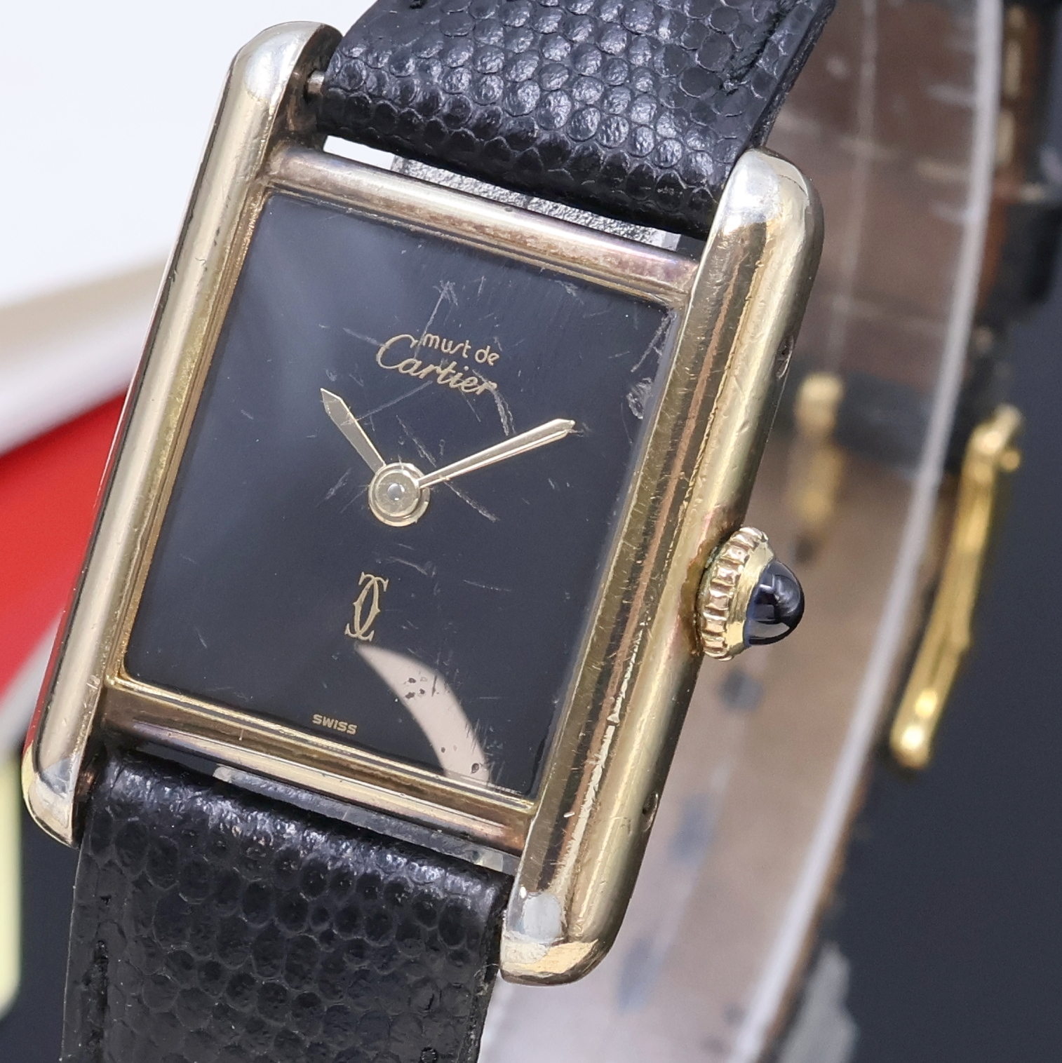 Detail a: CARTIER Tank Damenarmbanduhr in vergoldeten Sterlingsilber-Gehäuse, Handaufzug, rechteck. Geh. seitl. 4-fach verschr., schwarzes Zifferbl., gold. ...