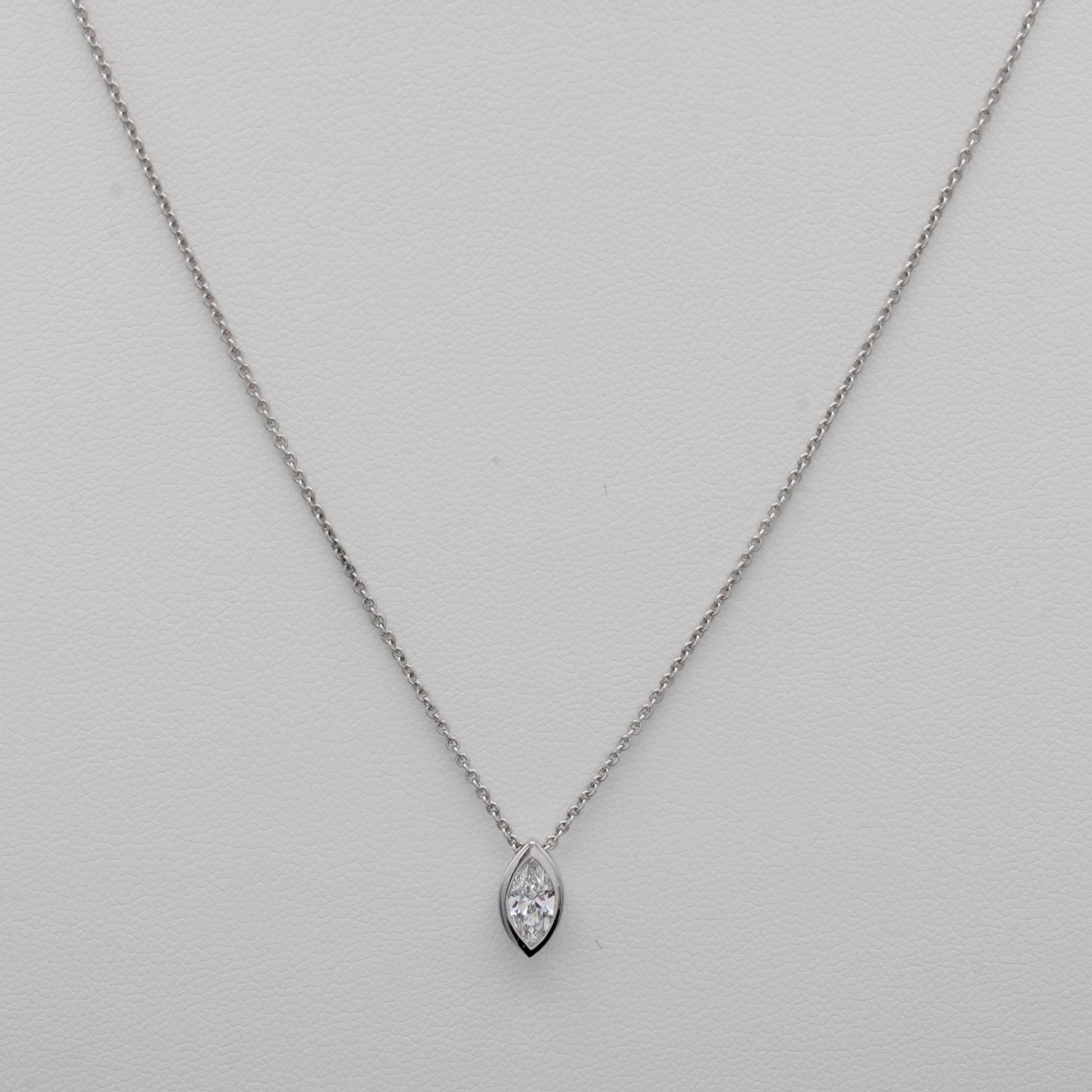 Image 27068474 - Anhänger mit Diamant an Kette, WG 750/000, Diamantnavette ca. 0.40 ct hochfeines ...