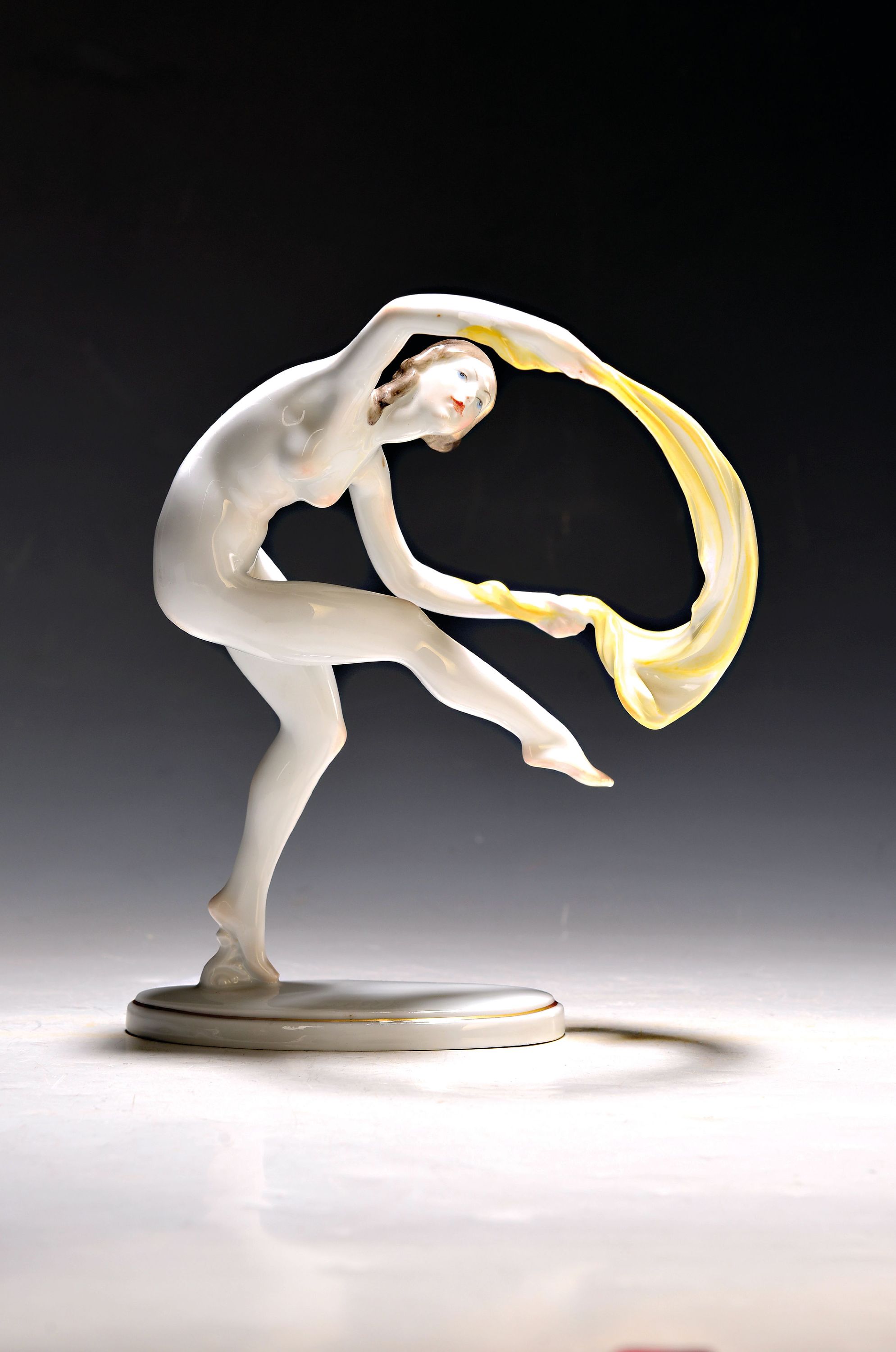 Image 27068497 - Porzellanfigur, Herend, 20. Jh., Tänzerin mit Tuch, bemalt, ca. 23x19 cm
