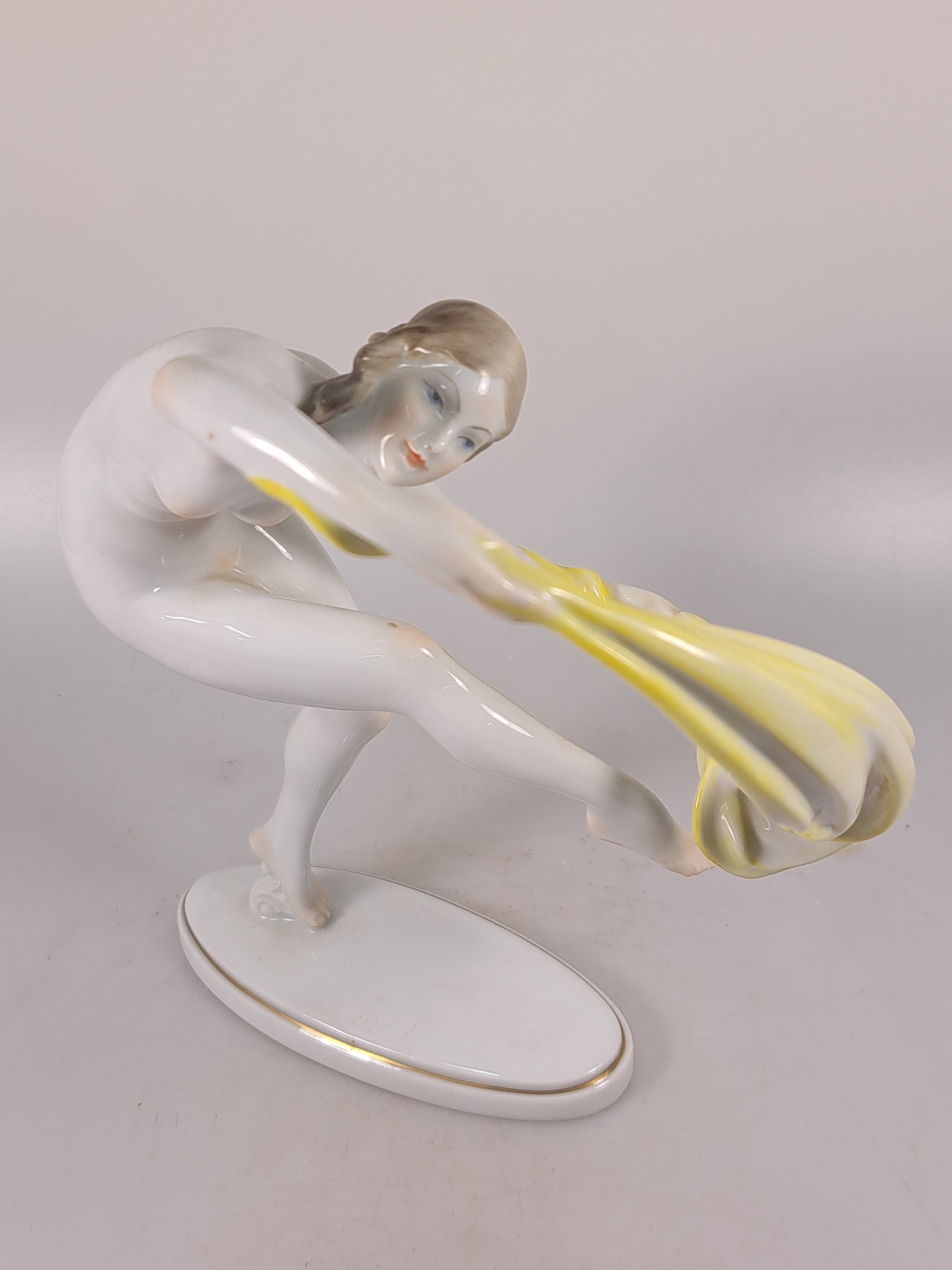Detail a: Porzellanfigur, Herend, 20. Jh., Tänzerin mit Tuch, bemalt, ca. 23x19 cm
