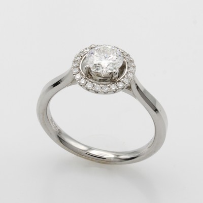 27068404a - Ring mit Brillanten, WG 750/000, Mittelstein 0.60 ct hochfeines Weiß/vvs, Besatzbrill. ...