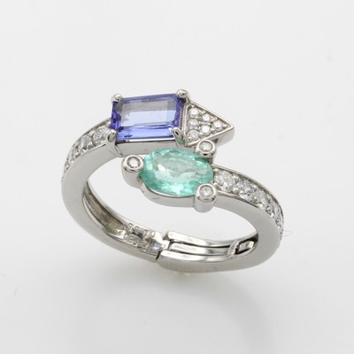 27068412b - Ring mit Farbsteinen und Brillanten, Platin 900/000, ovaler Paraibaturmalin ca. 0.70 ct, ...
