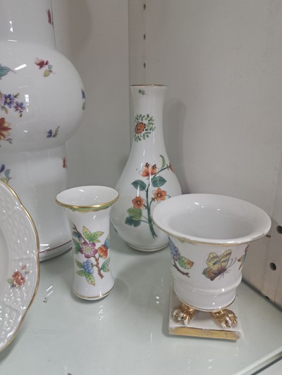 27068423d - 10 pieces Herend, 20th century, porcelain, so-called Ku vase, with Asian. Flower ...