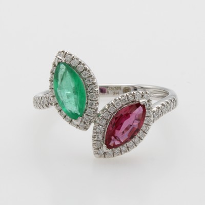 Image Ring mit Farbsteinen und Brillanten, WG 750/000, Rubin ca. 0.50 ct, Smaragd ca. 0.40 ct, ...