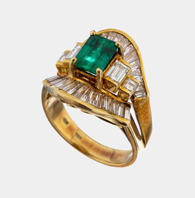 Image 18 kt Gold Smaragd-Diamant-Ring, GG 750/000, geschwungenes Design, Smaragd im Emerald ...