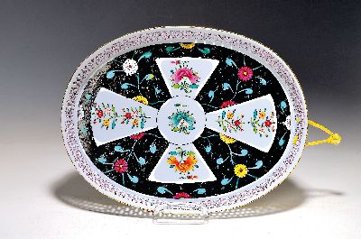 27068464a - Hohe Doppelhenkelvase und ovale Platte, Herend, 20. Jh., beide mit asiat. Blumen bemalt: ...