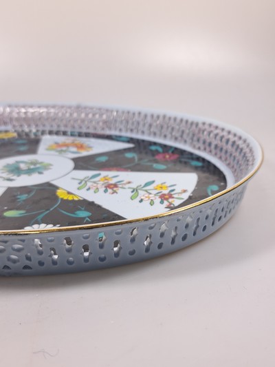 27068464w - Hohe Doppelhenkelvase und ovale Platte, Herend, 20. Jh., beide mit asiat. Blumen bemalt: ...